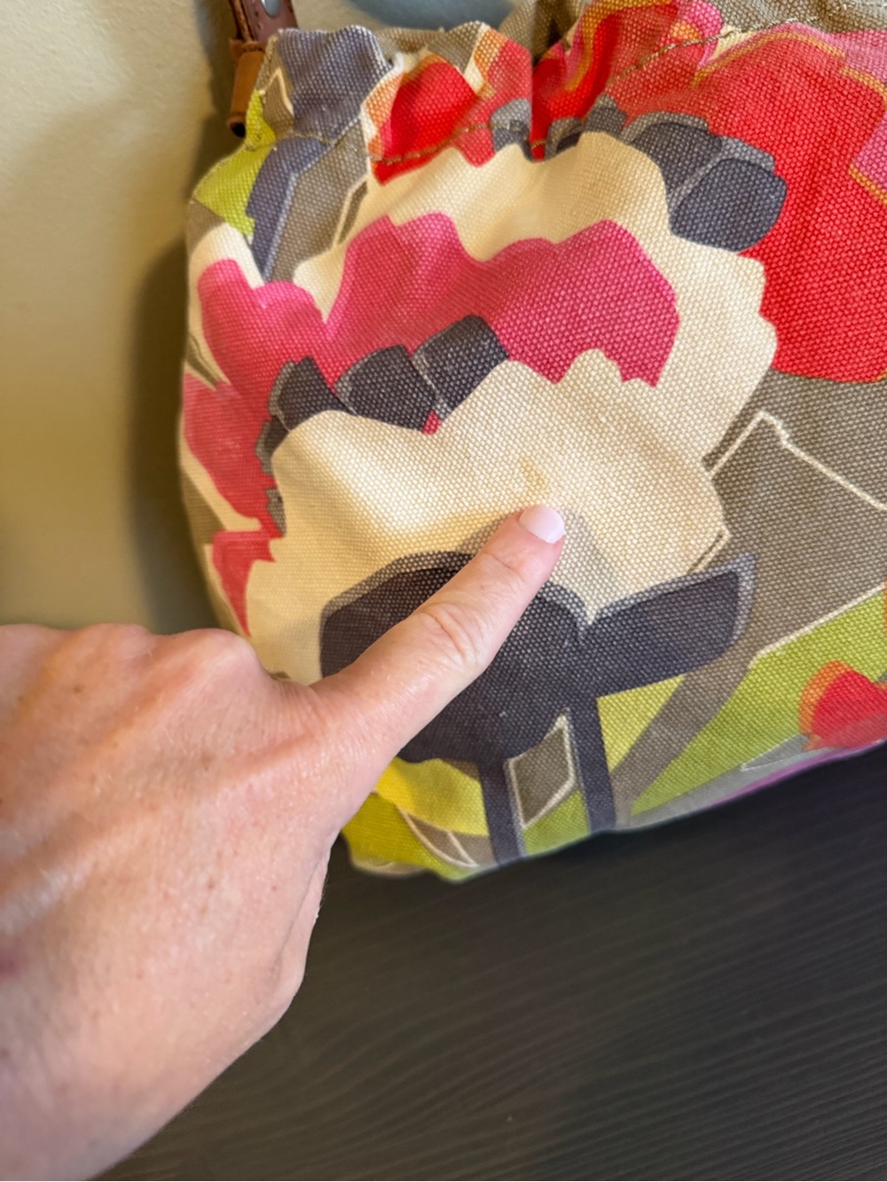 Fossil Vintage Y2K Floral Appliqué Canvas Shoulder Bag in Brown and Multicolor - Picture 7 of 14